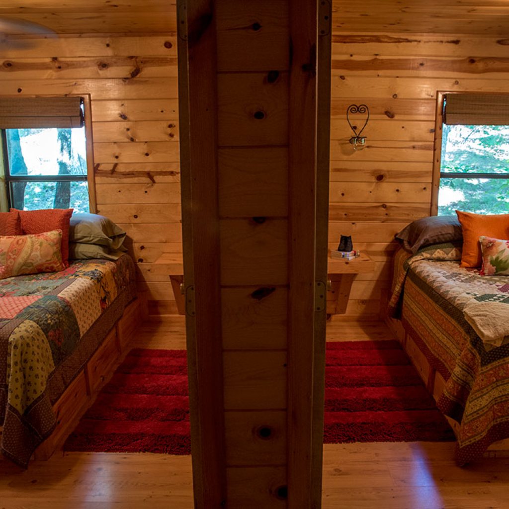 Sunset Cabin Bedrooms Peckerwoodknob Cabins